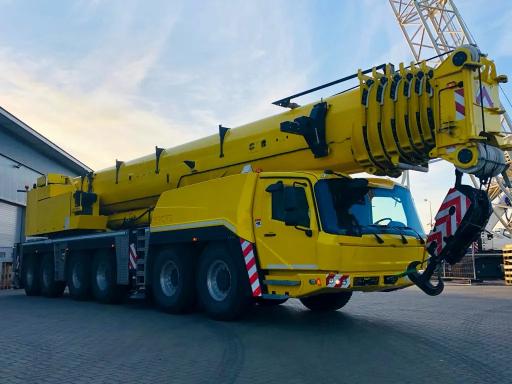 Grove all-terrain crane